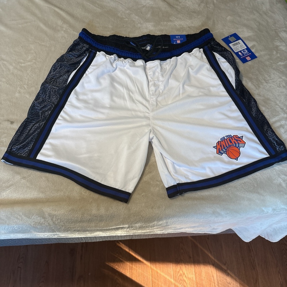 Ultra Game New York Knicks NBA White Basketball Shorts Men’s XL